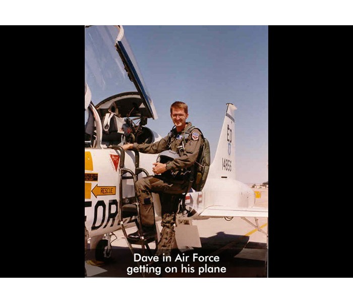 daveinafgettingonhisplane
